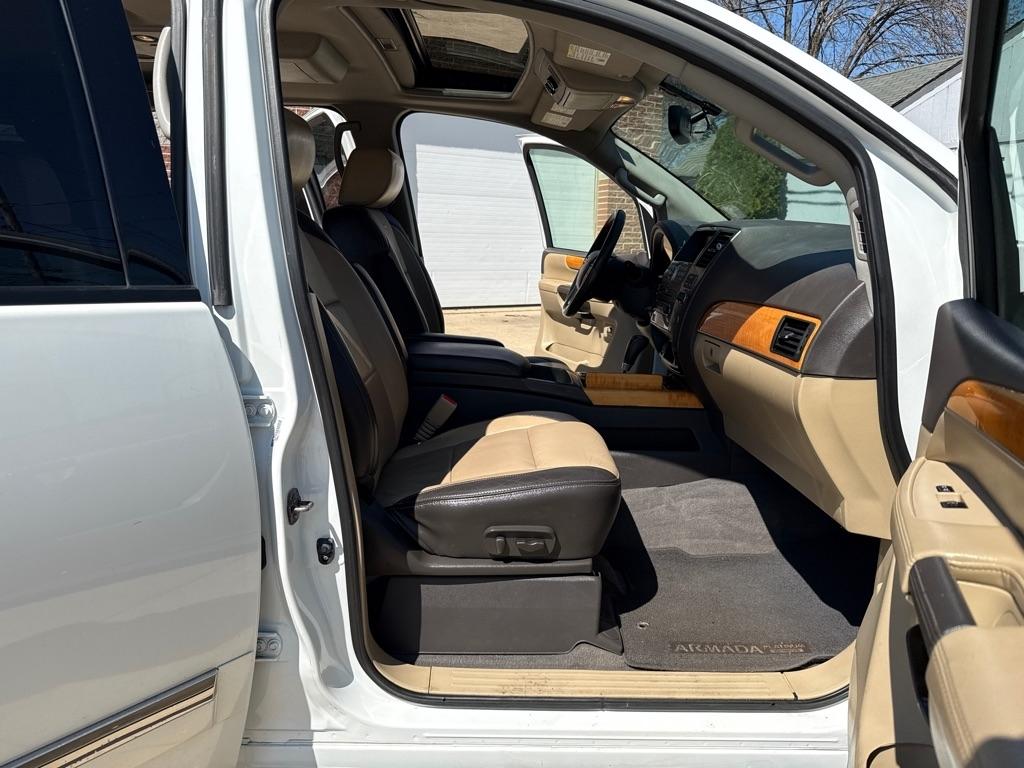 Nissan Armada Platinum 4WD 2013