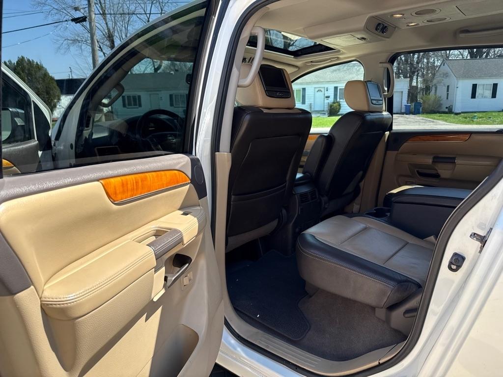 Nissan Armada Platinum 4WD 2013