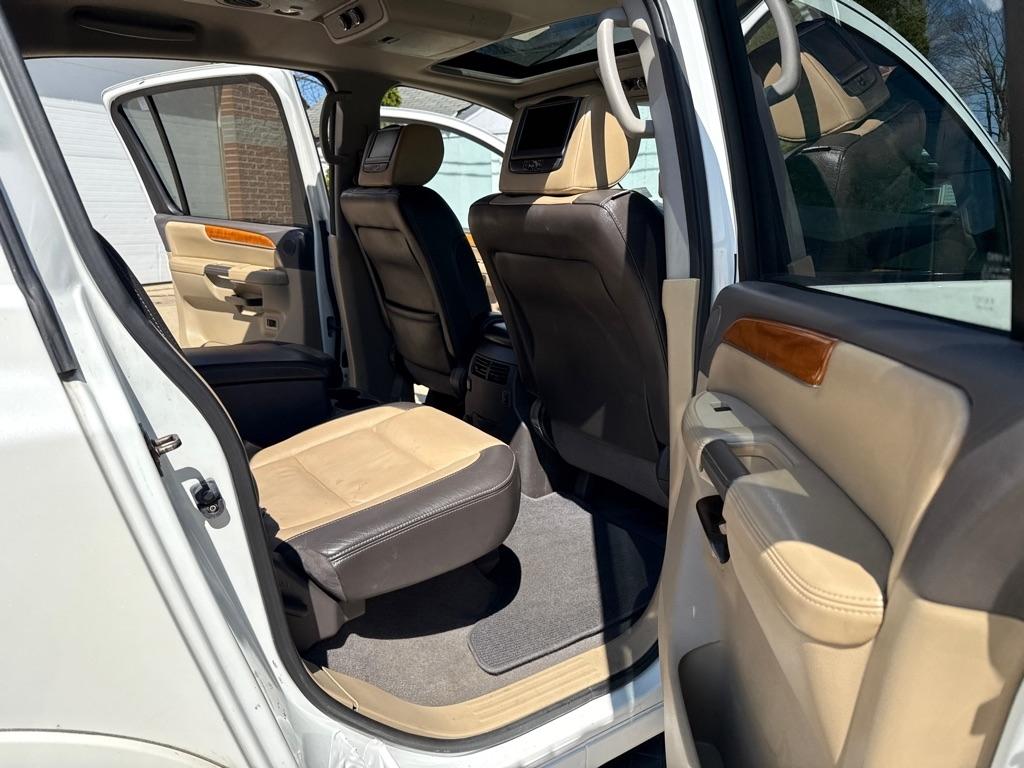 Nissan Armada Platinum 4WD 2013