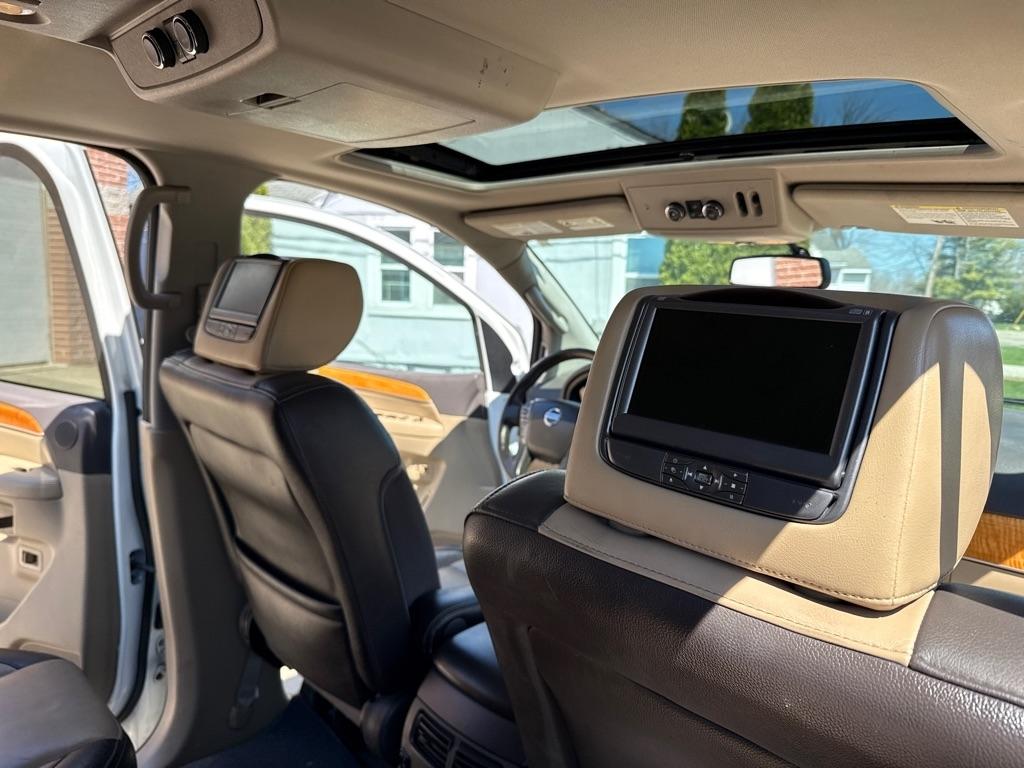 Nissan Armada Platinum 4WD 2013