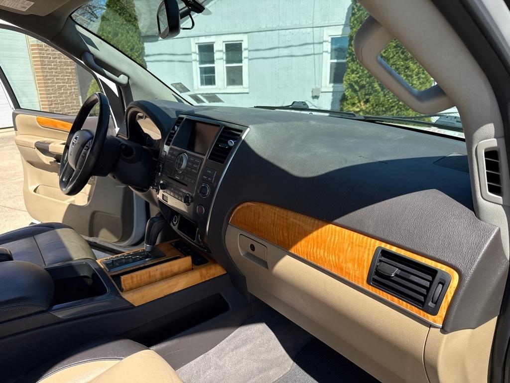 Nissan Armada Platinum 4WD 2013