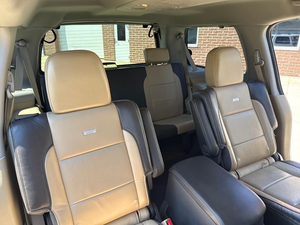 Nissan Armada Platinum 4WD 2013