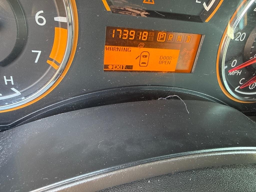 Nissan Armada Platinum 4WD 2013