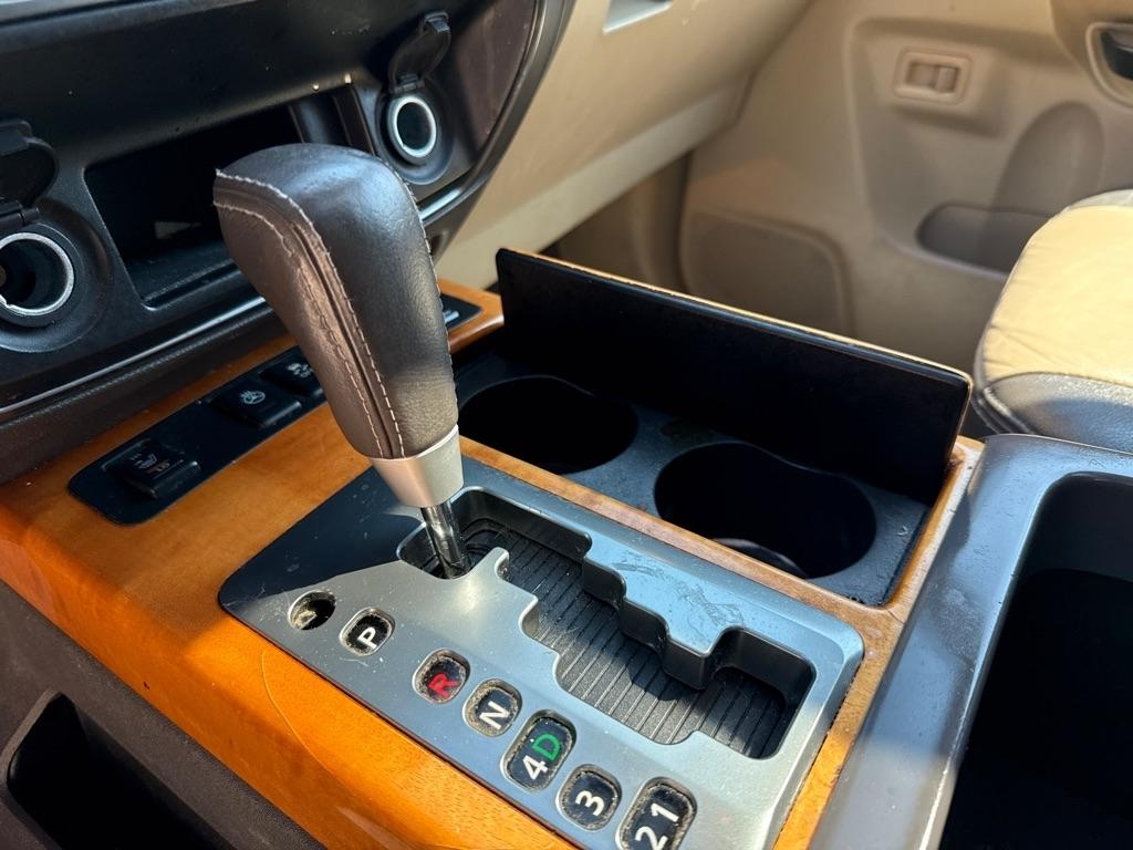 Nissan Armada Platinum 4WD 2013