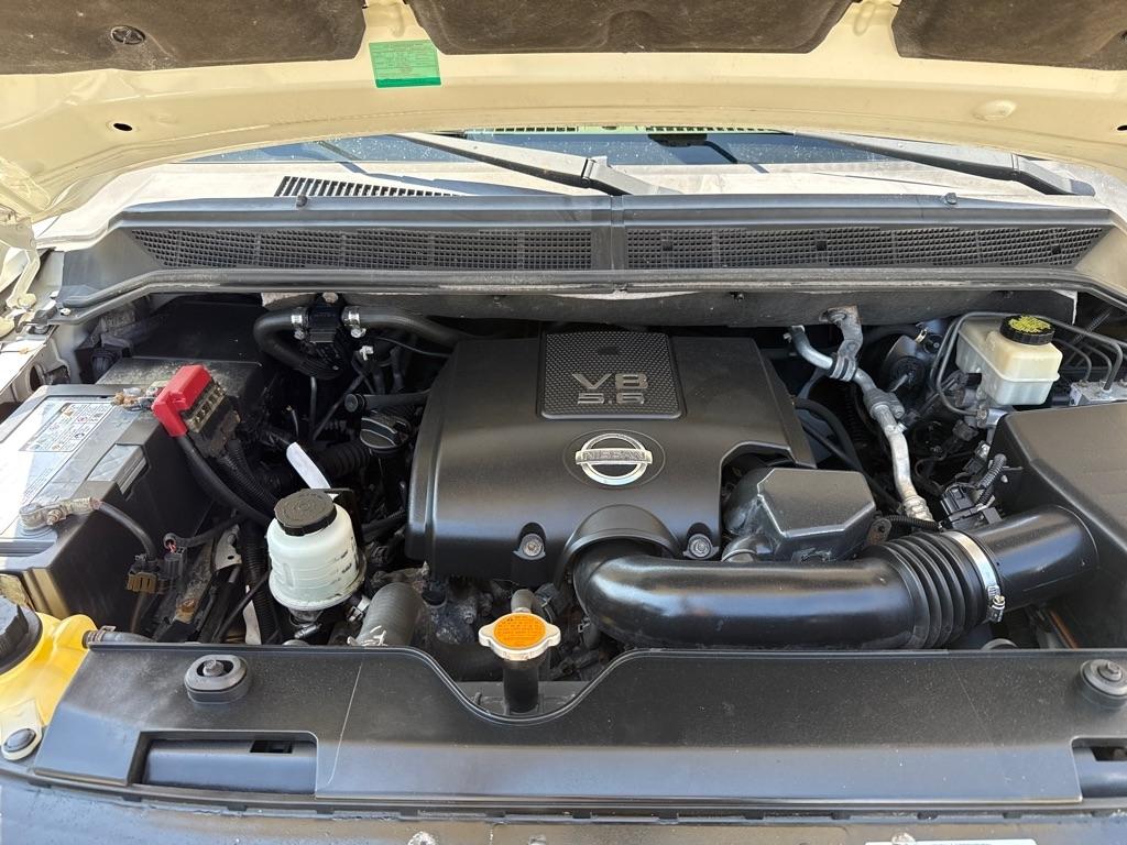 Nissan Armada Platinum 4WD 2013