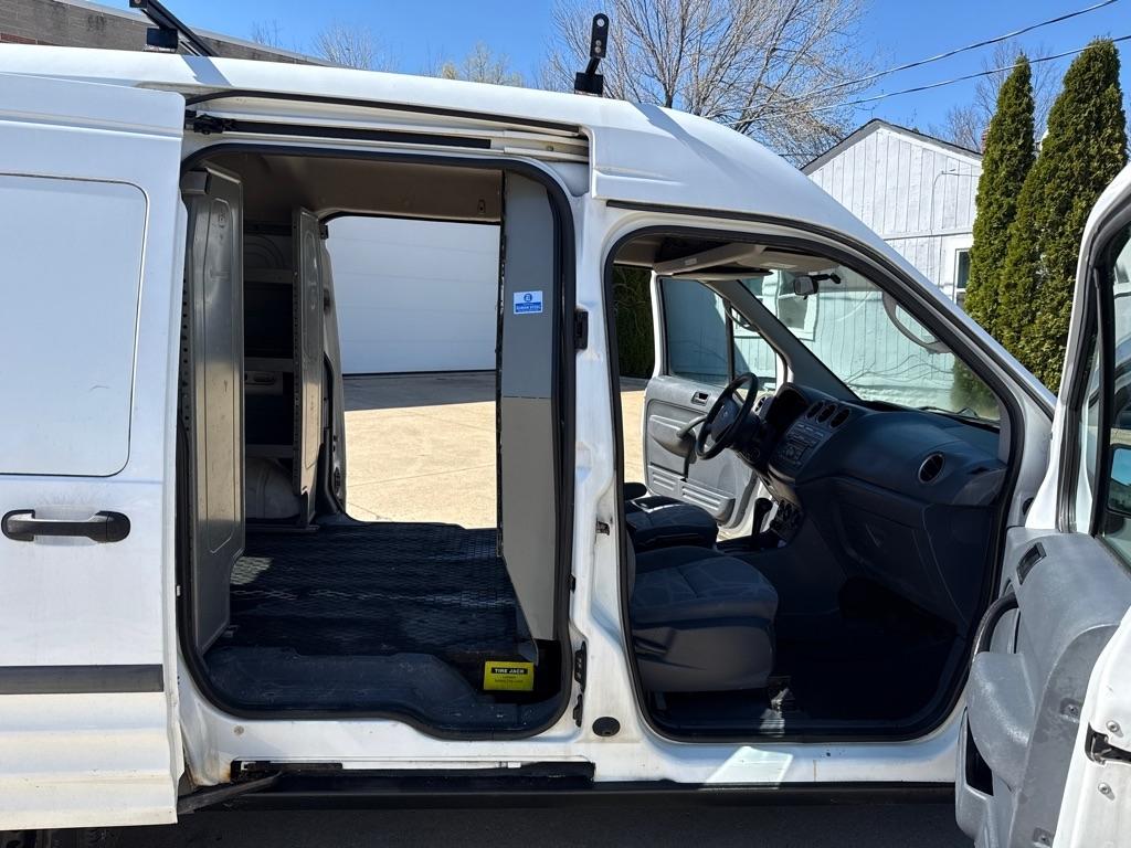 Ford Transit Connect XLT with Side and Rear Door Glass 2010