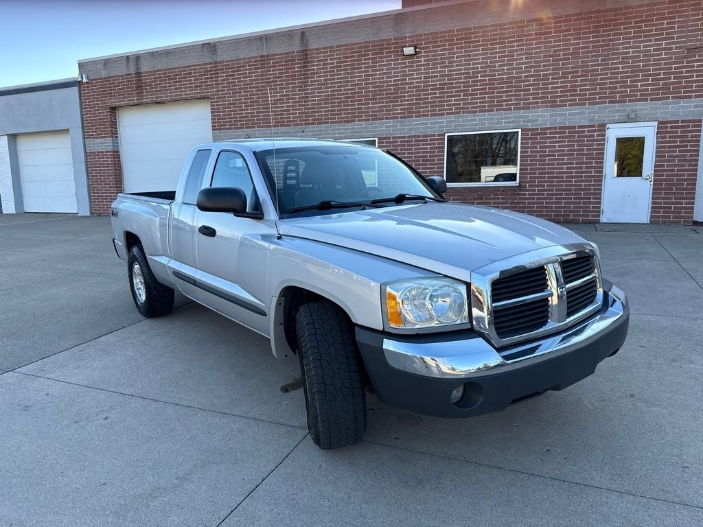 Dodge Dakota SLT Club Cab 4WD 2005