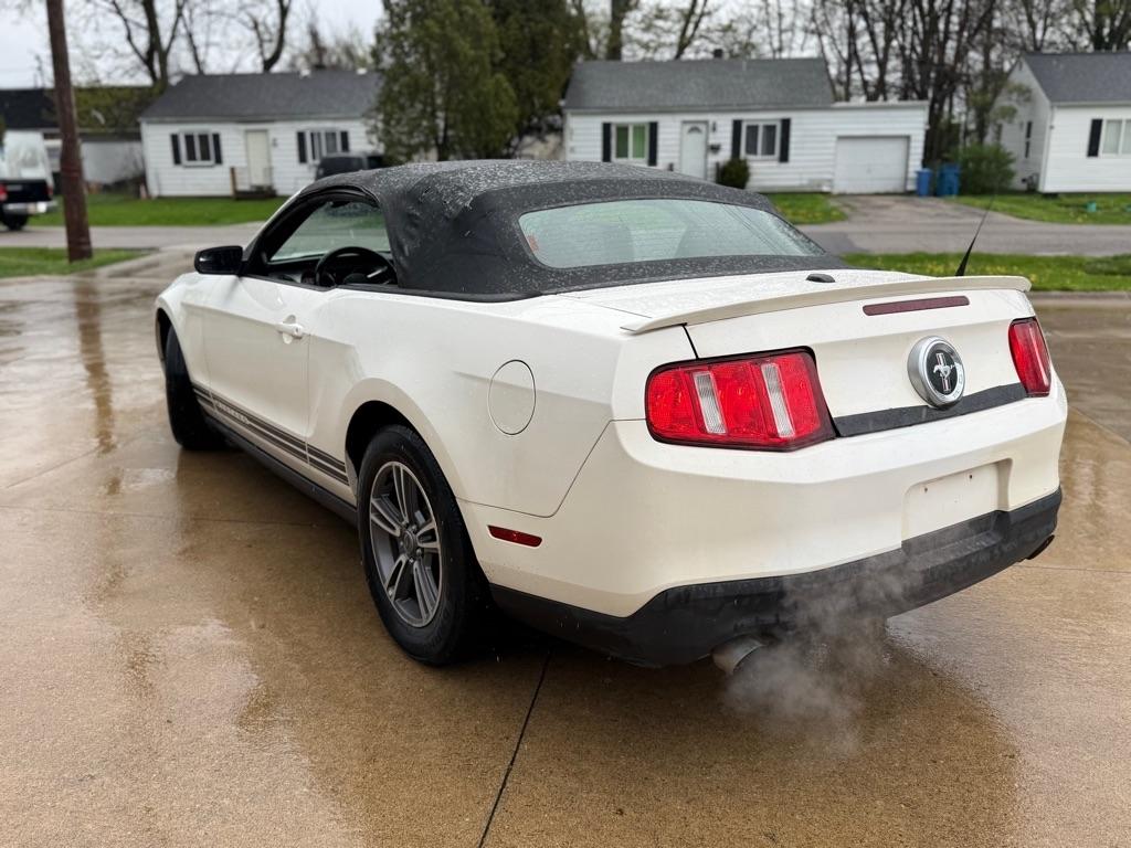 Ford Mustang V6 Convertible 2012