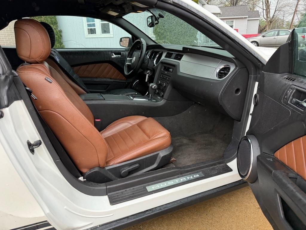 Ford Mustang V6 Convertible 2012