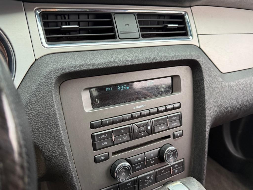 Ford Mustang V6 Convertible 2012