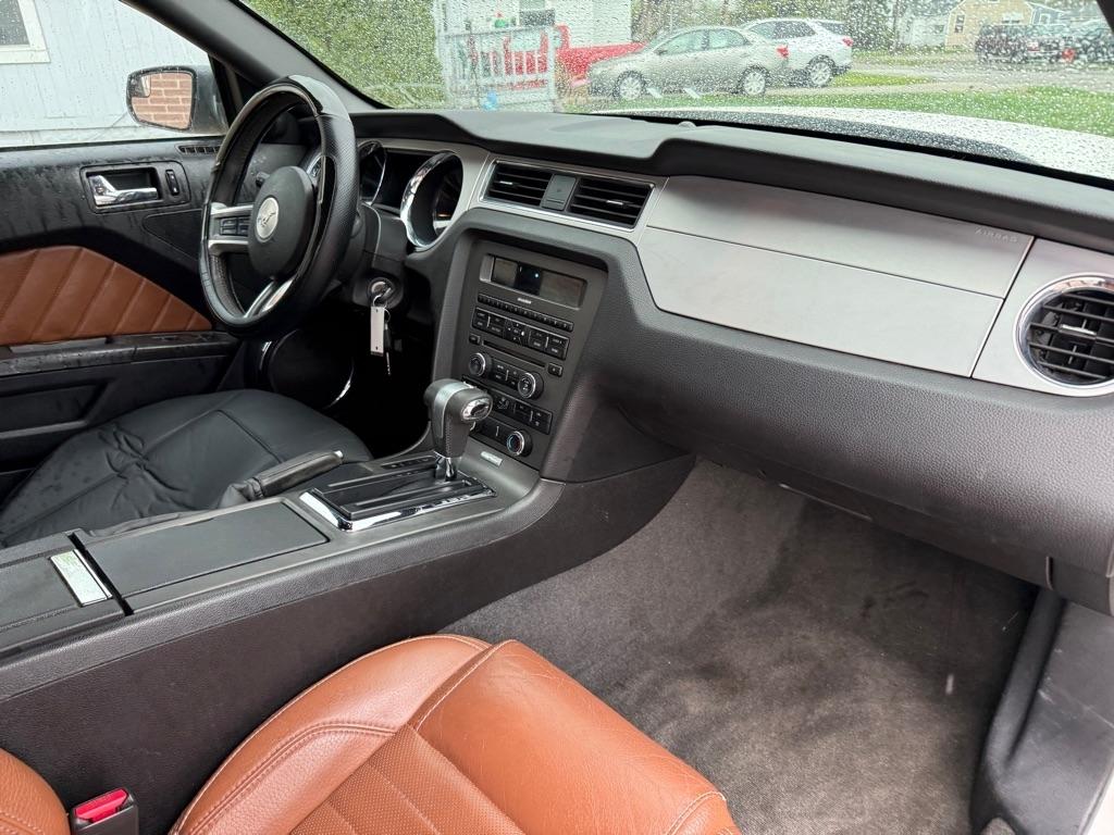 Ford Mustang V6 Convertible 2012