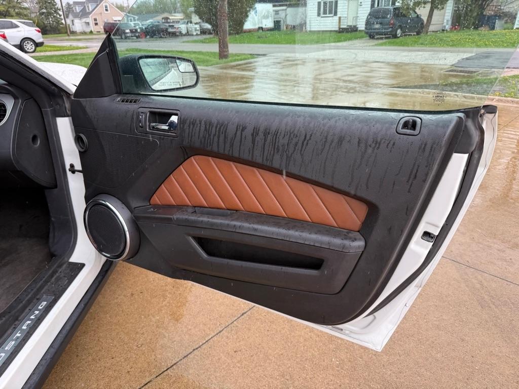 Ford Mustang V6 Convertible 2012