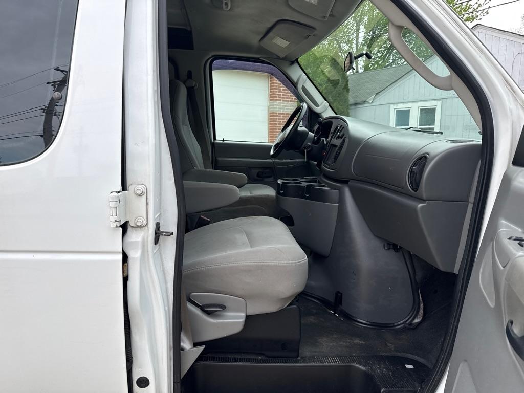 Ford Econoline E-250 2008
