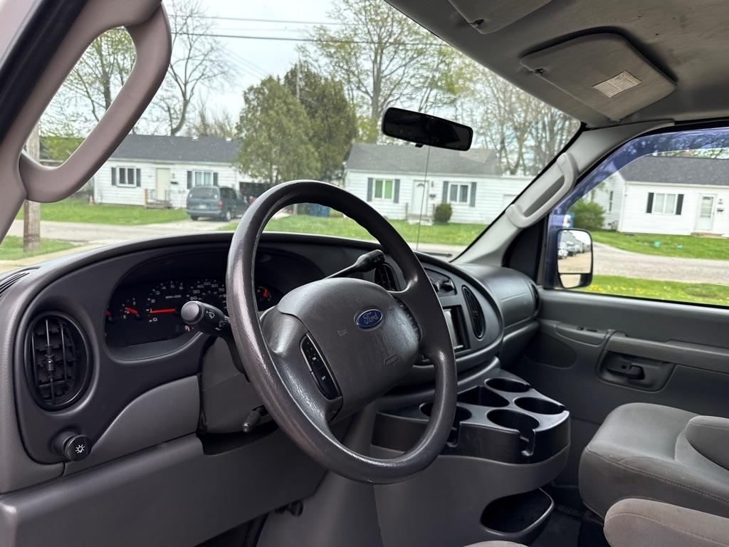 Ford Econoline E-250 2008