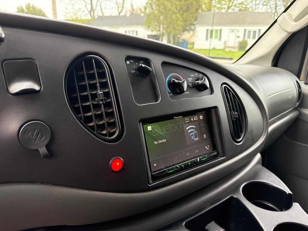 Ford Econoline E-250 2008