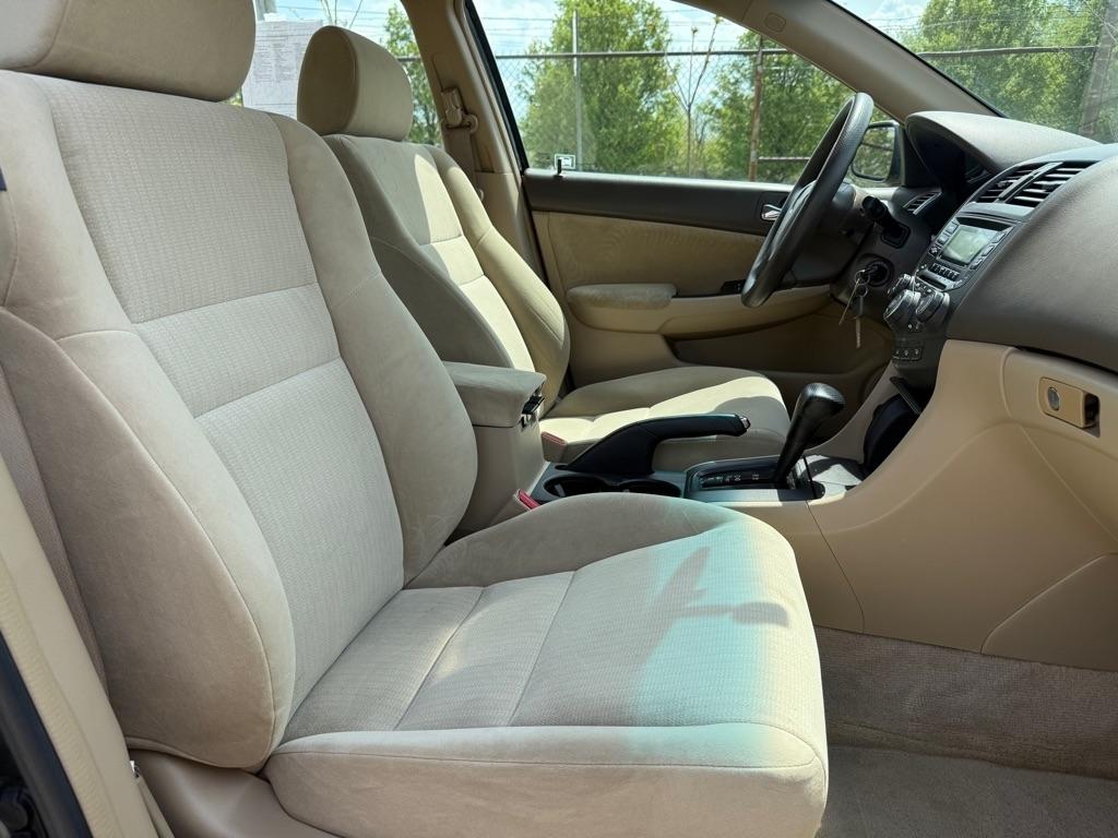 Honda Accord LX sedan AT 2005