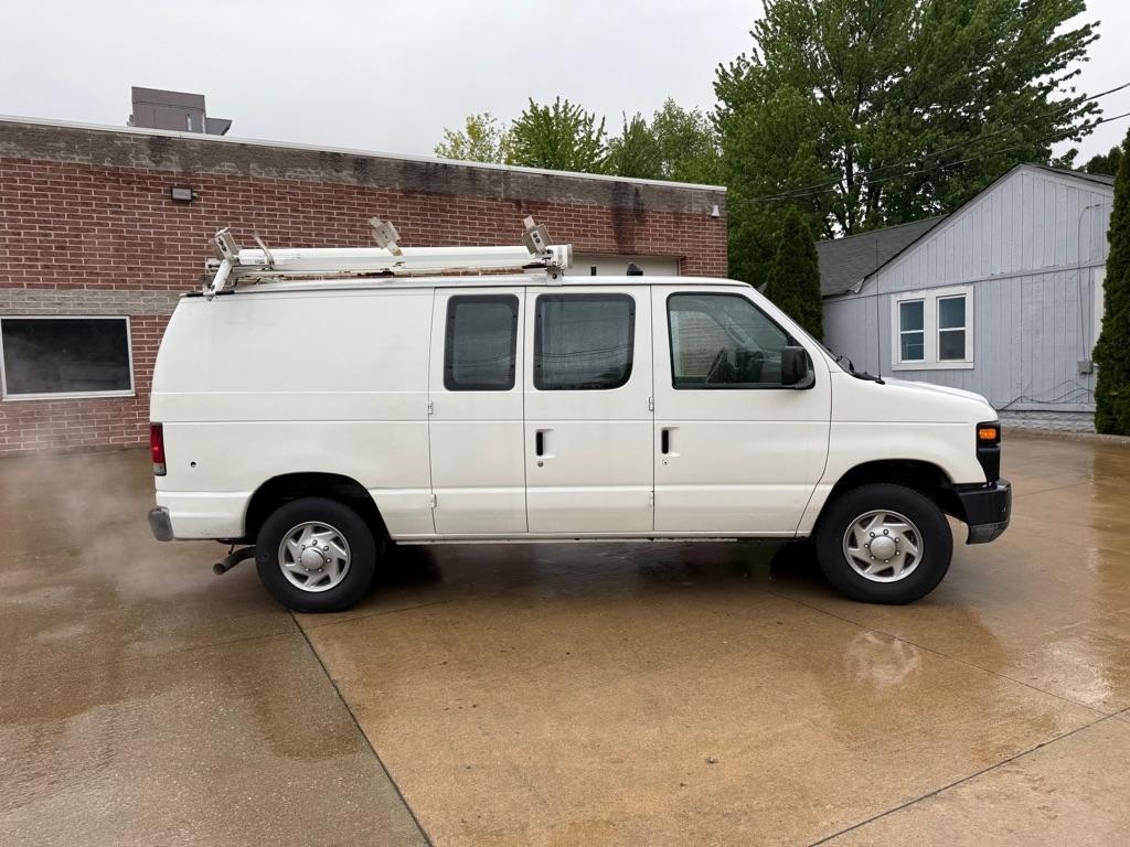 Ford Econoline E-250 2010