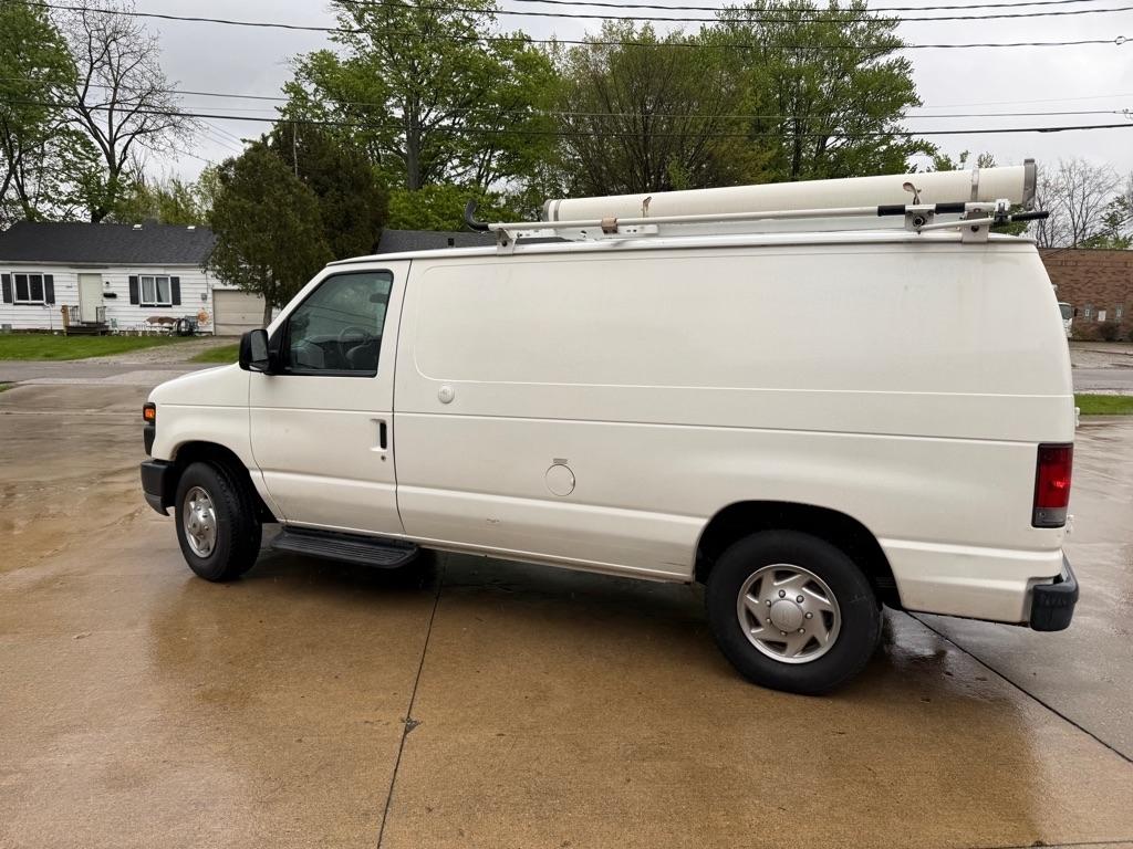 Ford Econoline E-250 2010