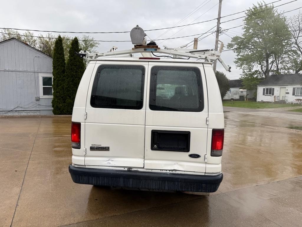 Ford Econoline E-250 2010