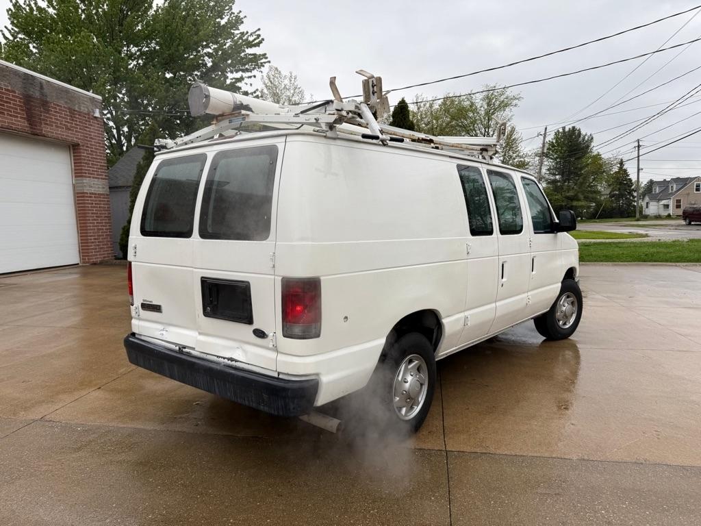 Ford Econoline E-250 2010