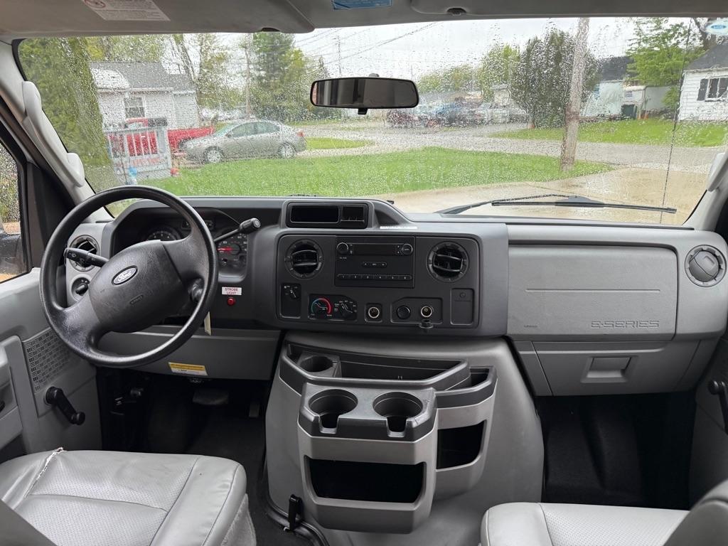 Ford Econoline E-250 2010