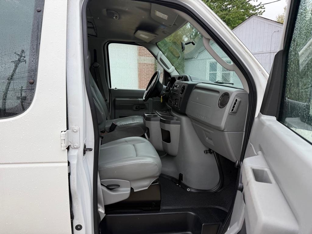 Ford Econoline E-250 2010