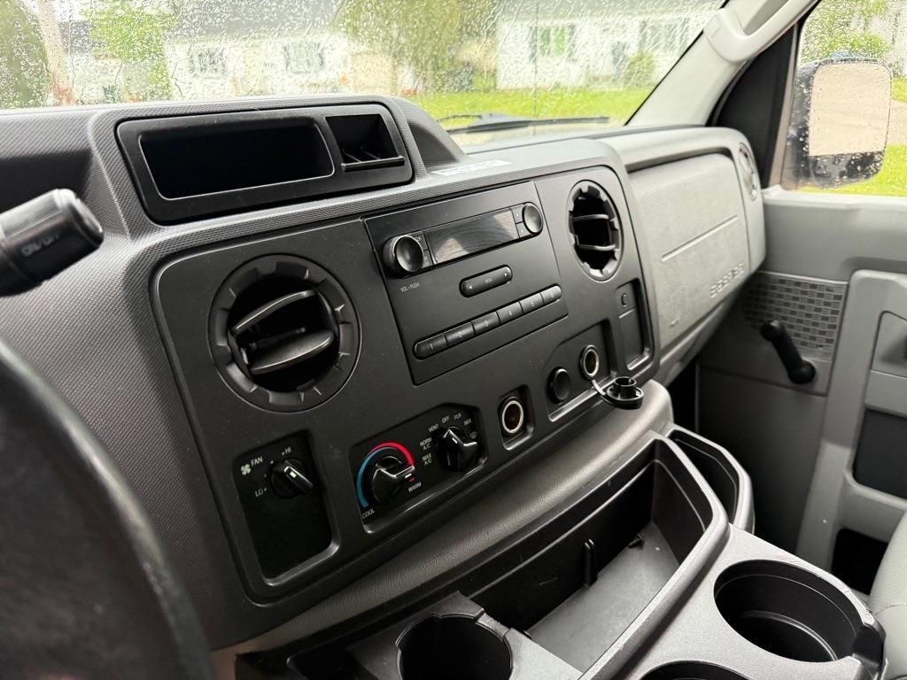 Ford Econoline E-250 2010