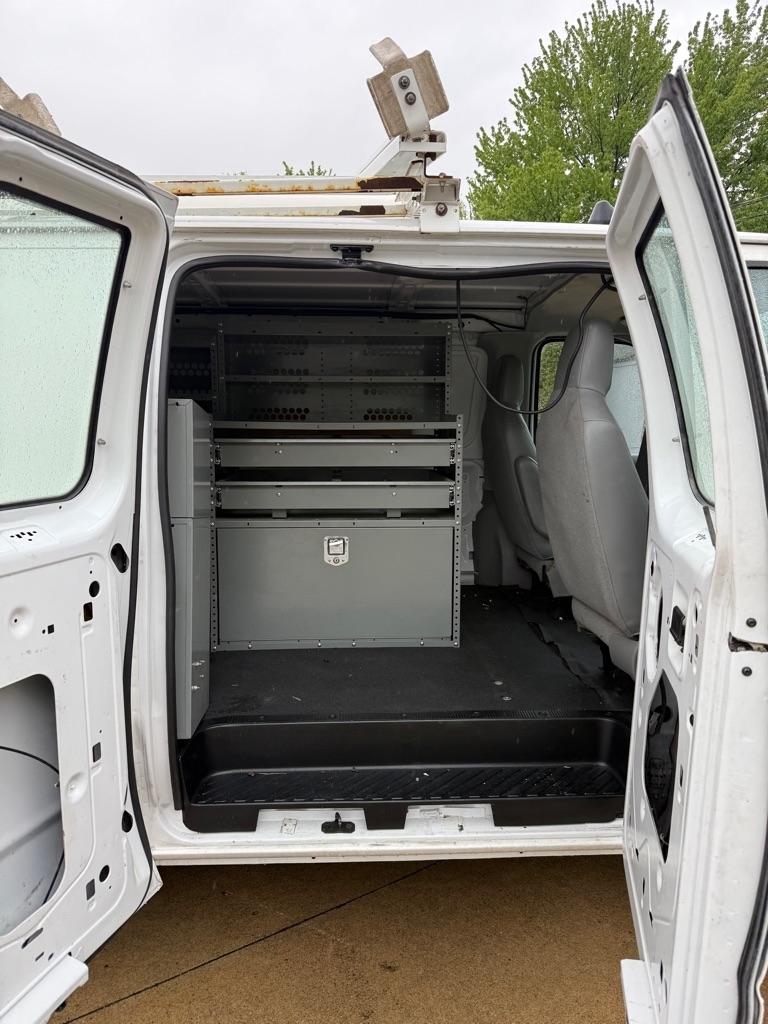 Ford Econoline E-250 2010