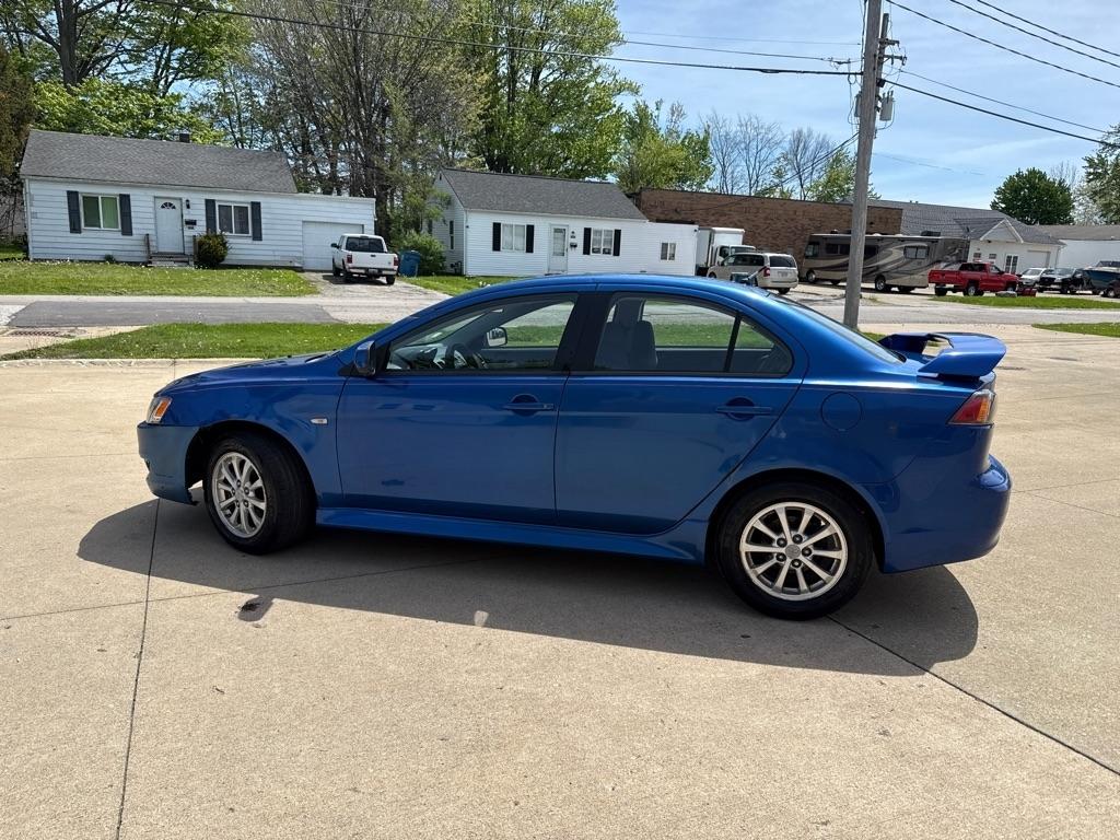 Mitsubishi Lancer ES 2012
