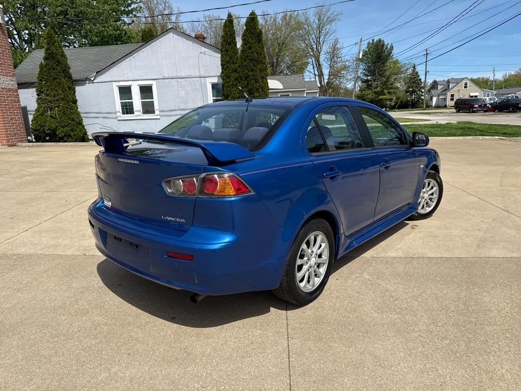 Mitsubishi Lancer ES 2012