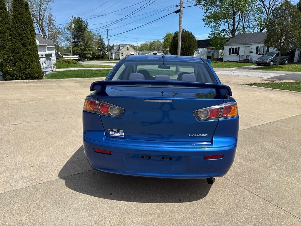 Mitsubishi Lancer ES 2012