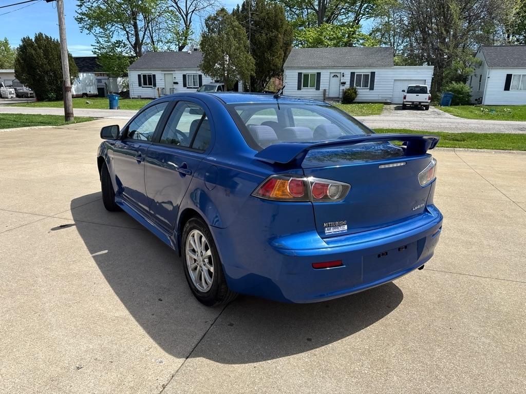 Mitsubishi Lancer ES 2012