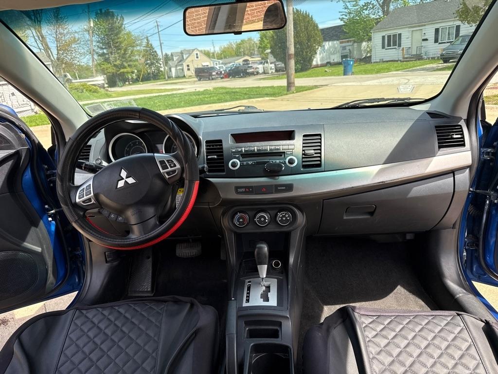 Mitsubishi Lancer ES 2012