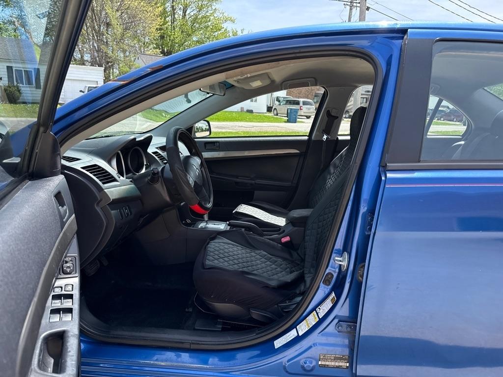 Mitsubishi Lancer ES 2012