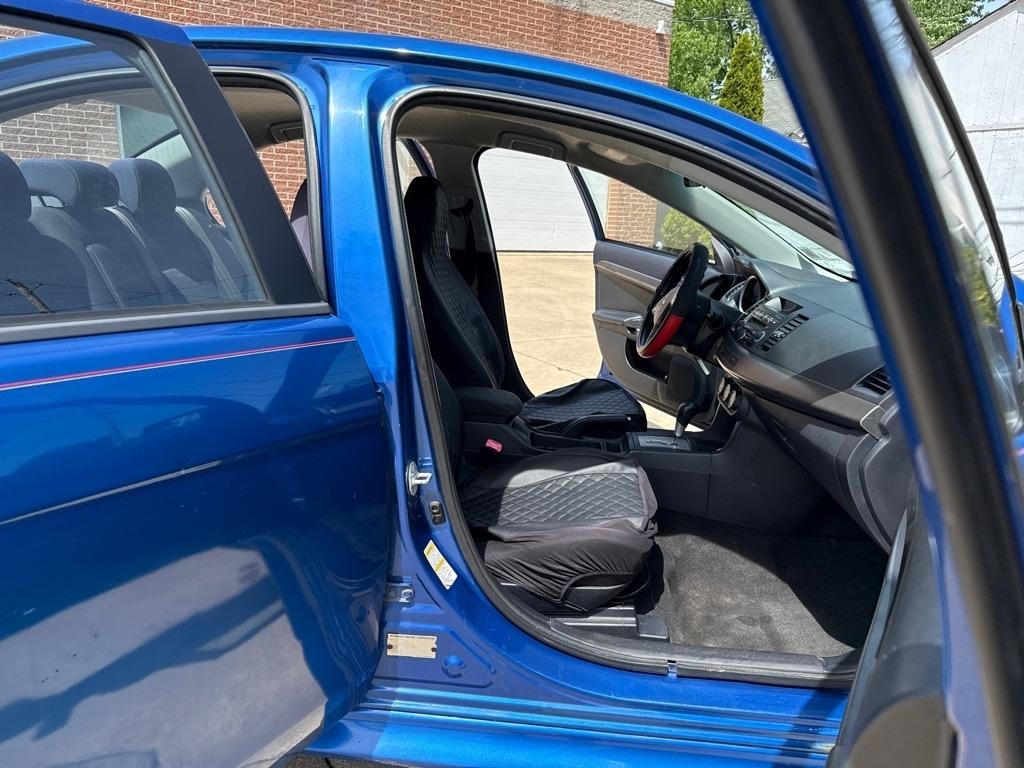 Mitsubishi Lancer ES 2012