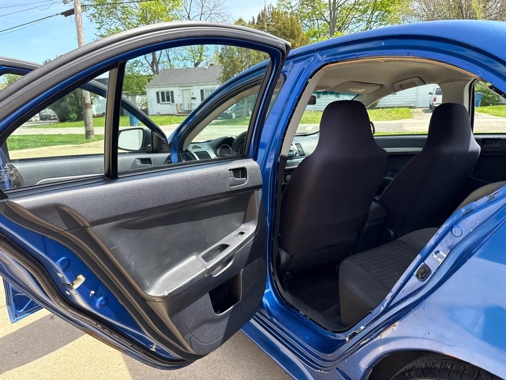 Mitsubishi Lancer ES 2012