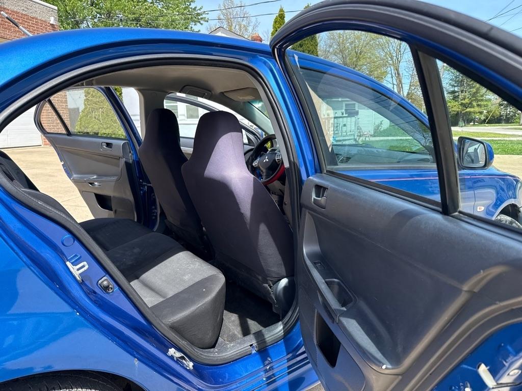 Mitsubishi Lancer ES 2012