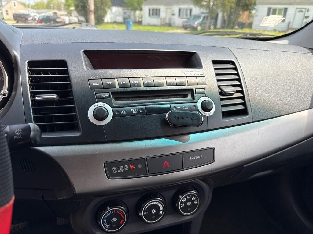 Mitsubishi Lancer ES 2012