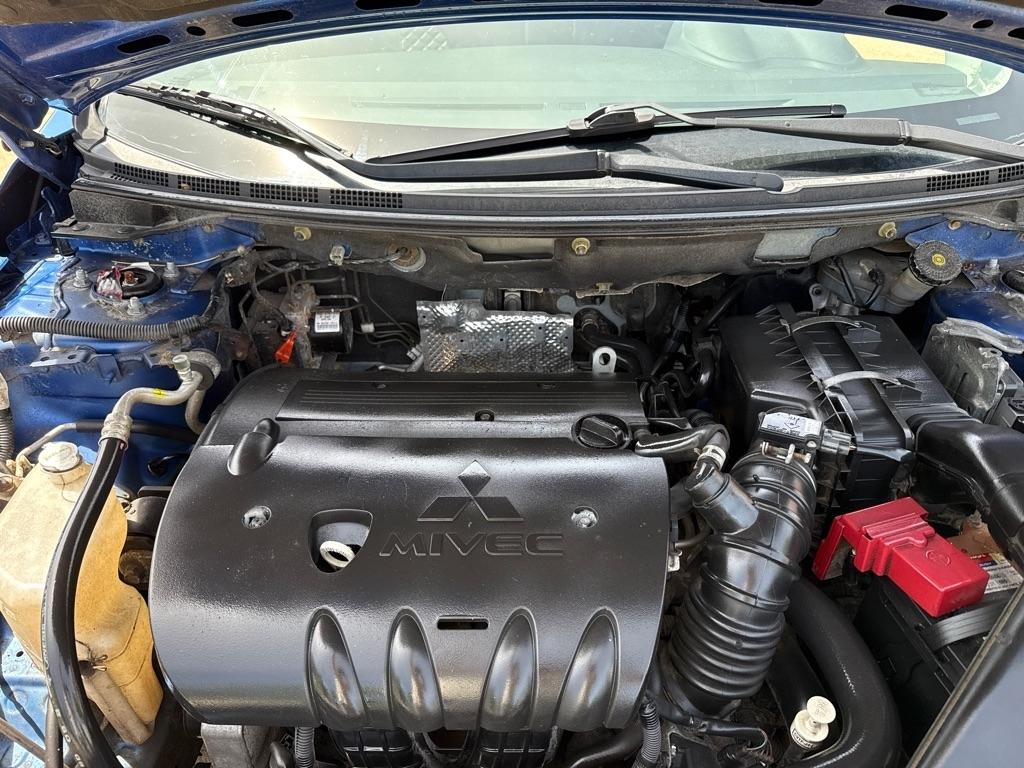 Mitsubishi Lancer ES 2012