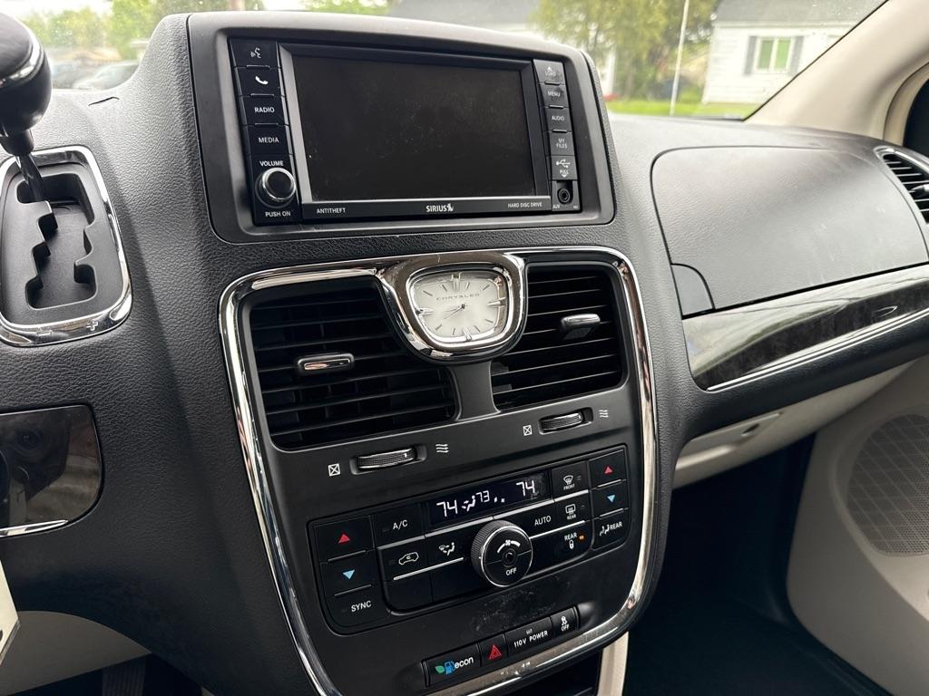 Chrysler Town & Country Touring 2012