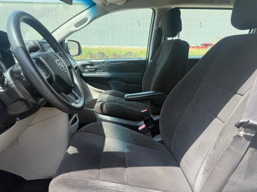 Dodge Grand Caravan SE 2012