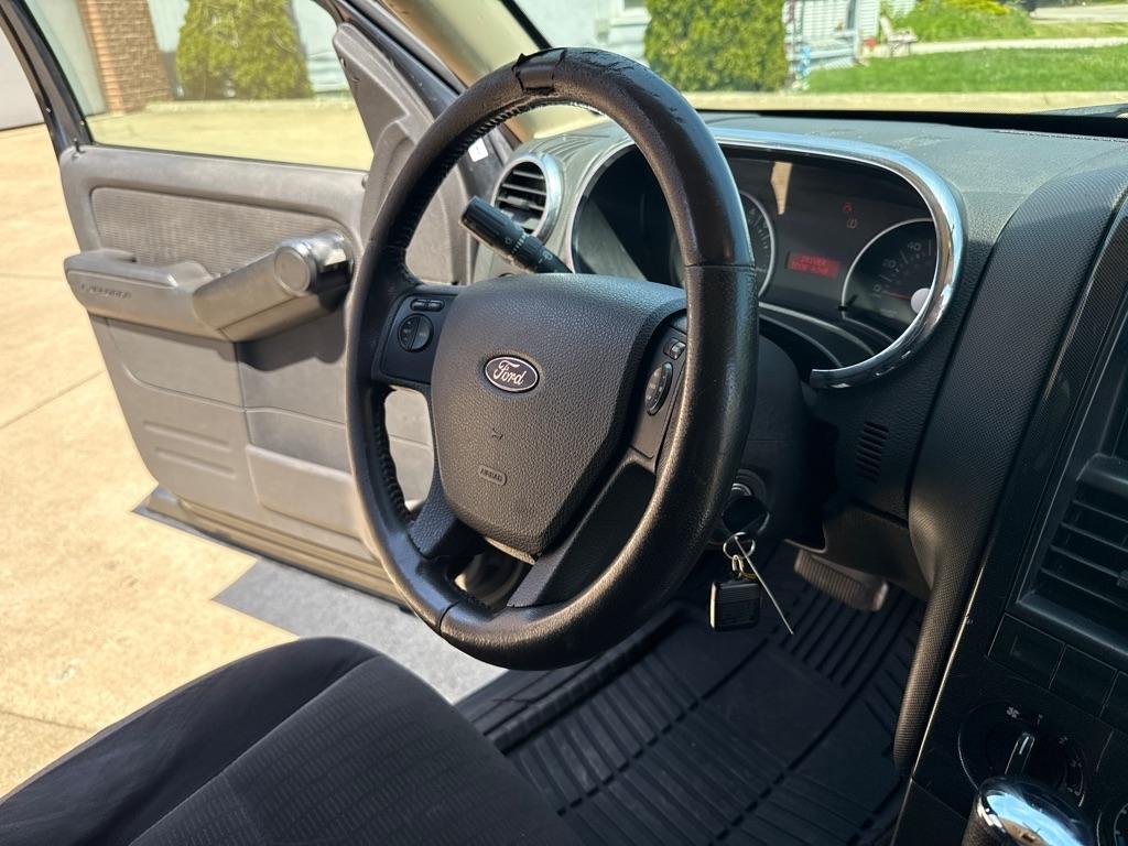 Ford Explorer XLT 4.0L 4WD 2010