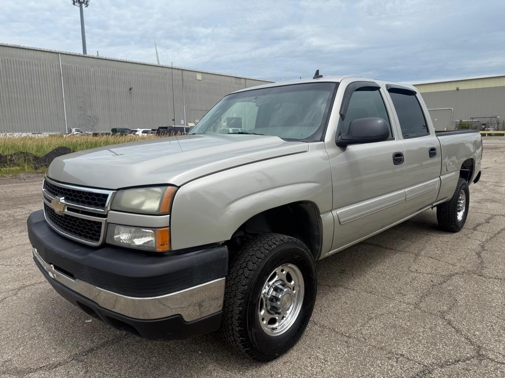 Chevrolet Silverado 2500HD LS Crew Cab 4WD 2006