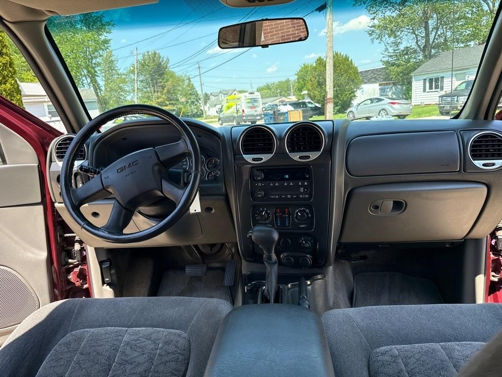 GMC Envoy XL SLE 4WD 2004