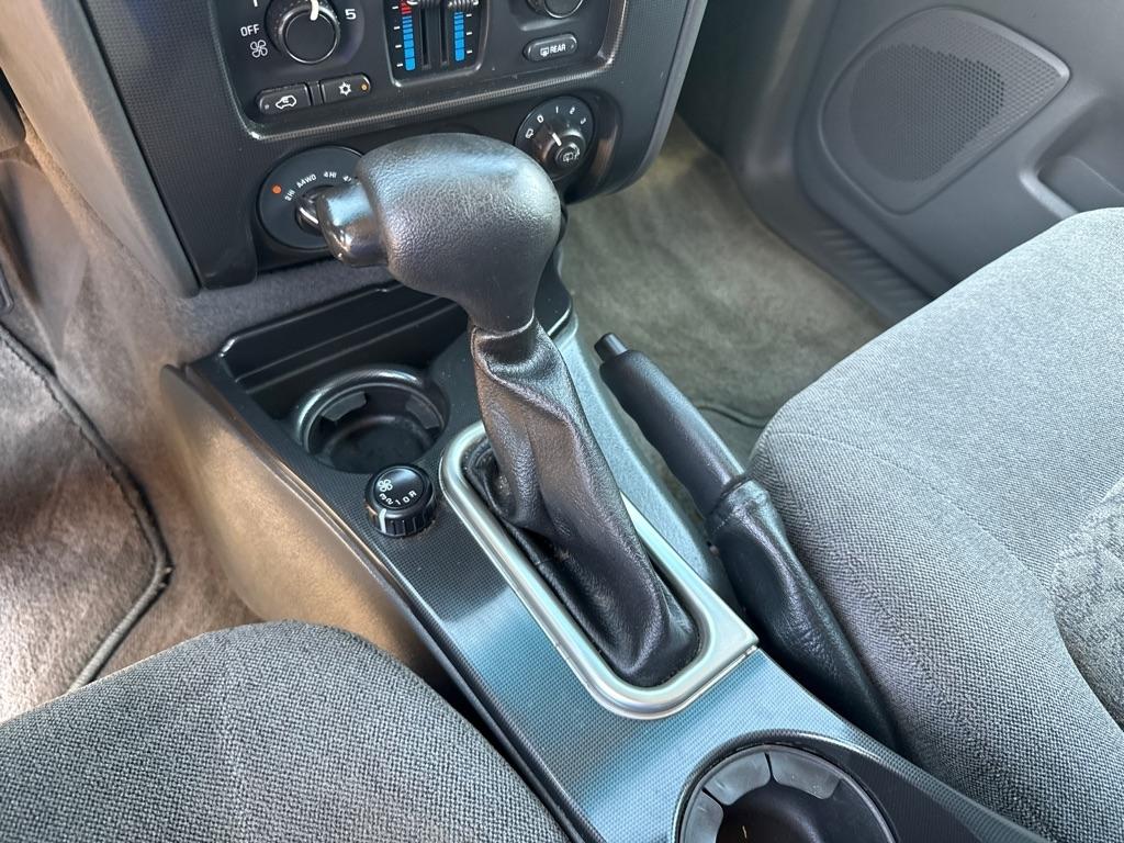 GMC Envoy XL SLE 4WD 2004