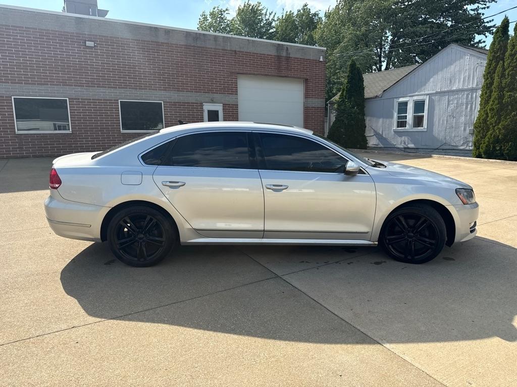 Volkswagen Passat 2.0L TDI SEL2 2012
