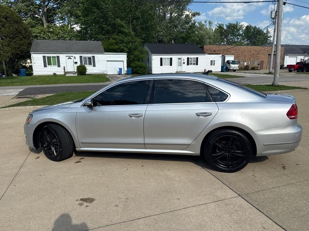 Volkswagen Passat 2.0L TDI SEL2 2012