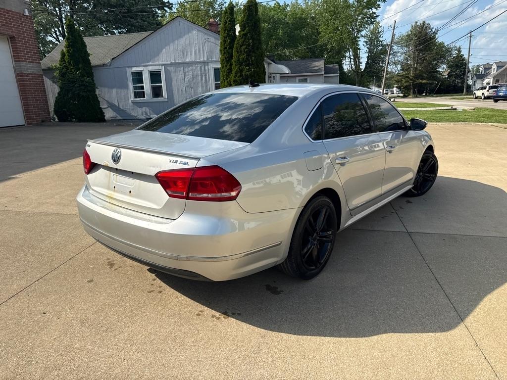 Volkswagen Passat 2.0L TDI SEL2 2012