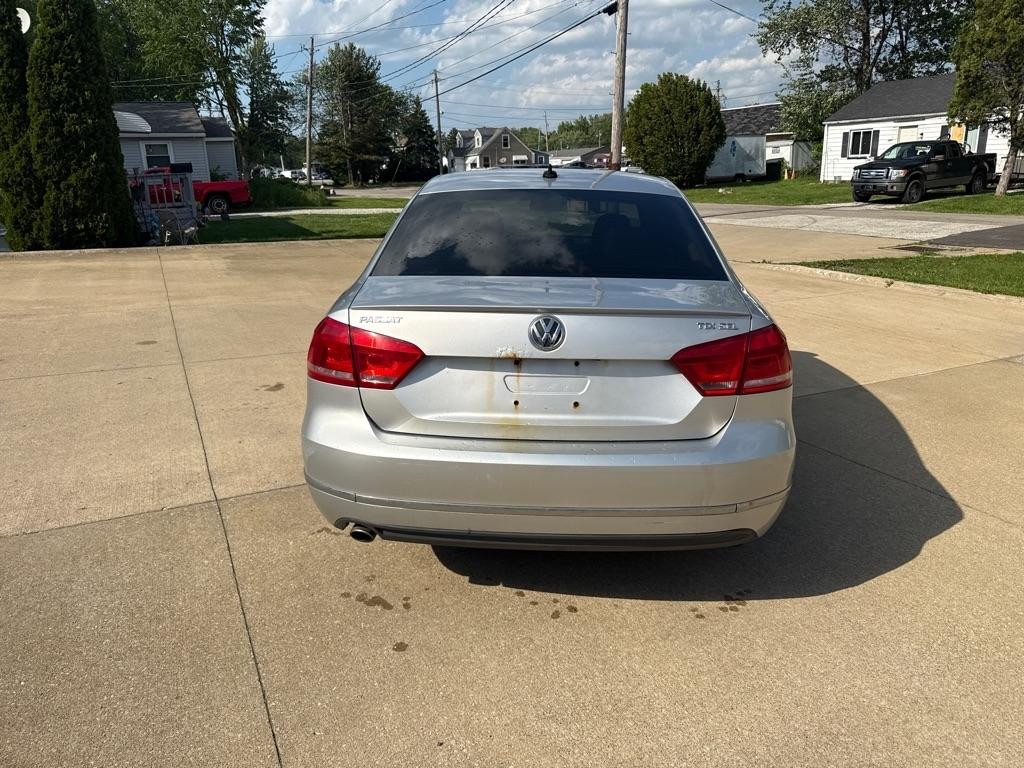 Volkswagen Passat 2.0L TDI SEL2 2012