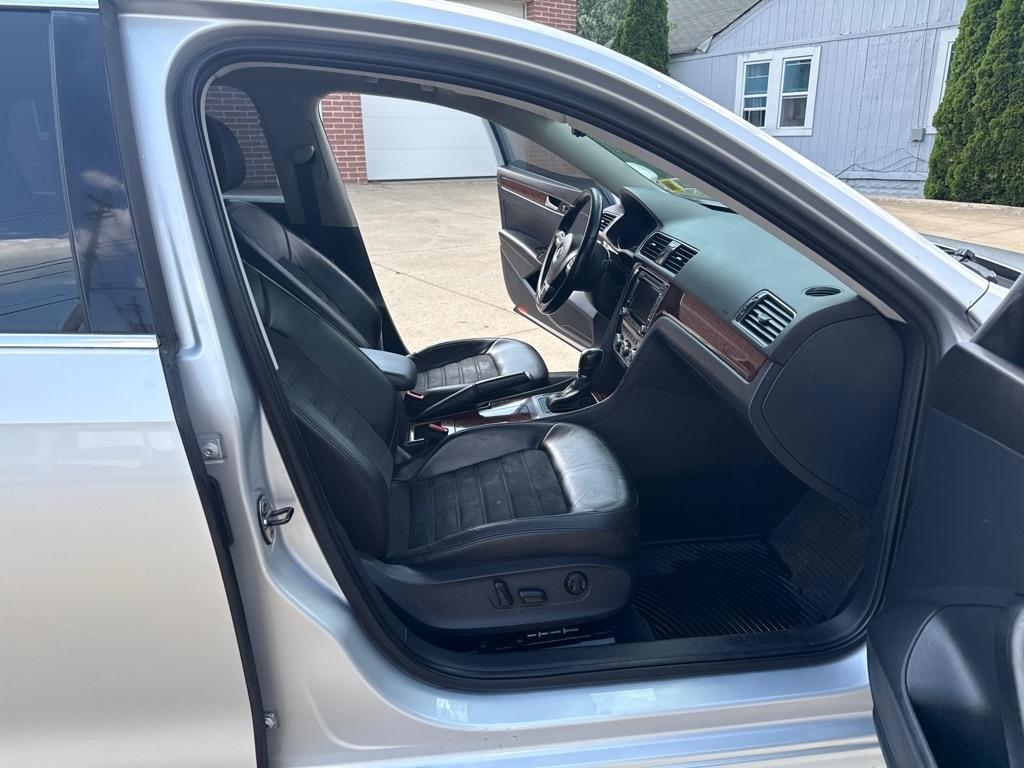 Volkswagen Passat 2.0L TDI SEL2 2012